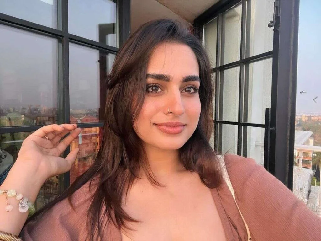 Ayesha Muthanna: Age, Height, Weight, Bio, Boyfriend, Wiki, Net worth, Ethnicity